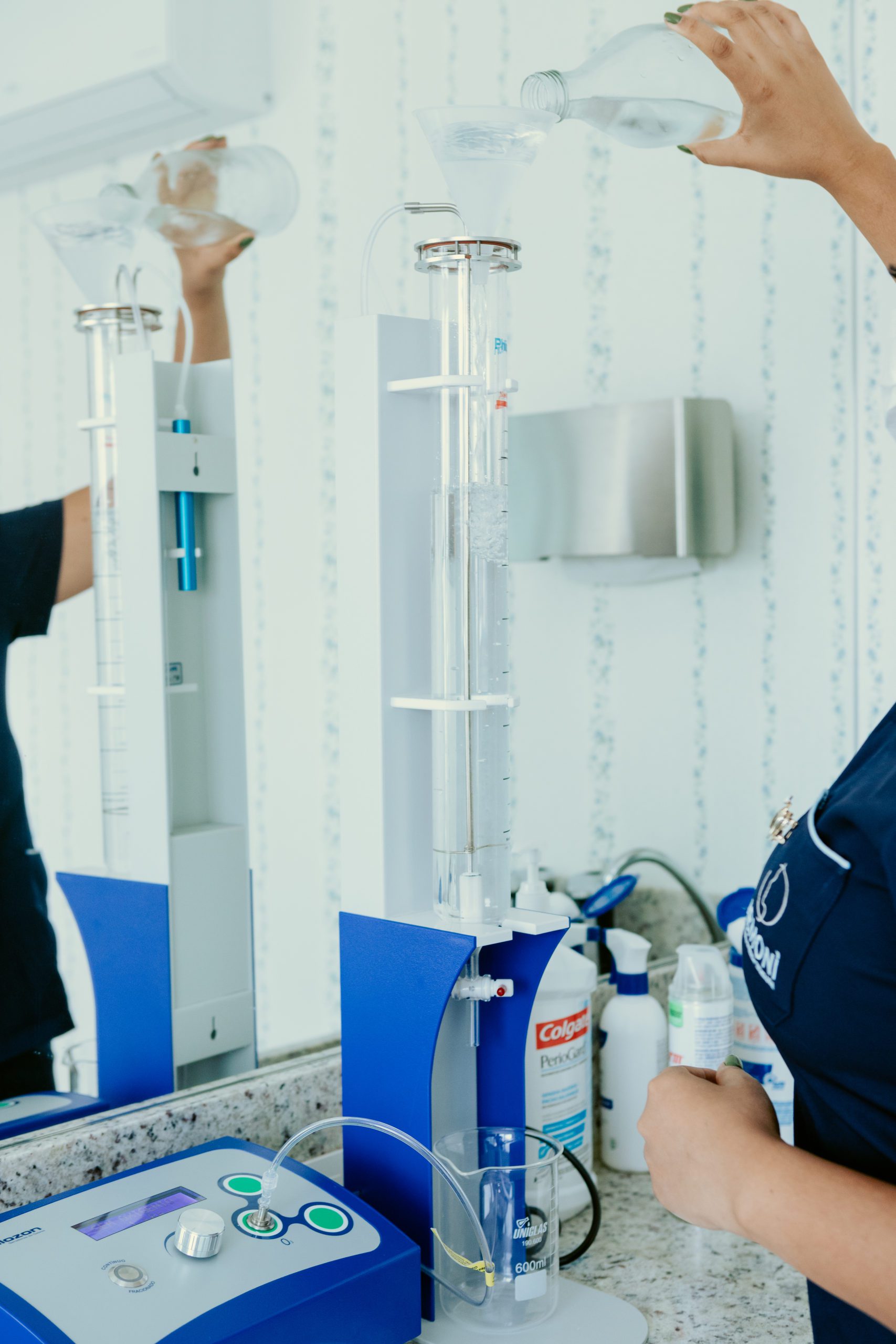 "Equipamento de Ozonioterapia na Clínica Armonì em Alphaville, utilizado para tratamentos premium de saúde bucal e bem-estar.