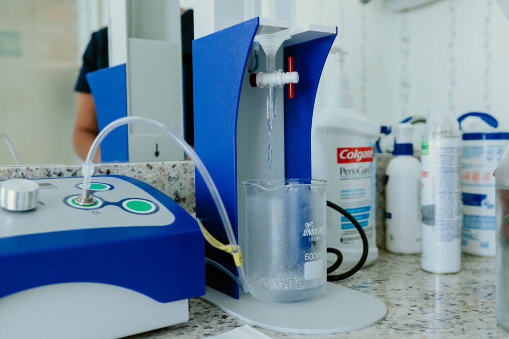 Dra. Sheila Lobo Cataldo explicando os benefícios da ozonioterapia na Clínica Armonì em Alphaville